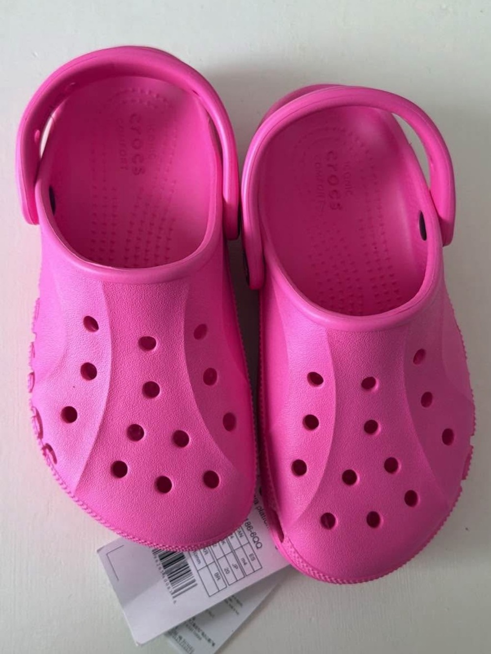 CROCS Kids Classic Clog in Bright Pink